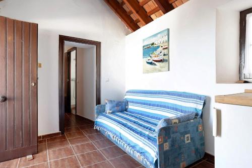 a room with a bed in the corner of a room at Silla Vieja Uno in Vejer de la Frontera