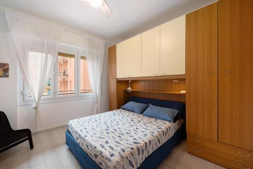 a small bedroom with a bed and a window at Arenzano A Due passi dal mare in Arenzano
