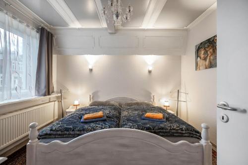 a bedroom with a bed in a room with a window at Klönstuv in Breklum