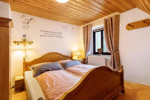 a bedroom with a wooden bed in a room at Buchhaus Vier - Dachgeschoss in Kirchenlamitz