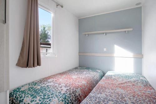 a bedroom with a bed and a window at Bungalow T2 I - 15 Min From Nazaré in Pataias