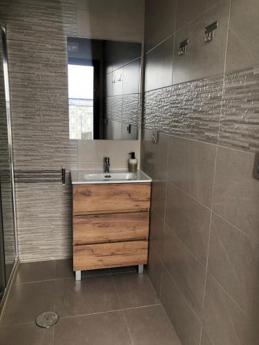 a bathroom with a sink and a mirror at Geranio in Caserío Bacarot