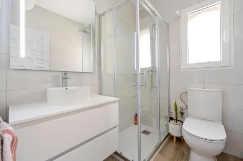 a bathroom with a toilet and a sink and a shower at Palmera in Miami Platja