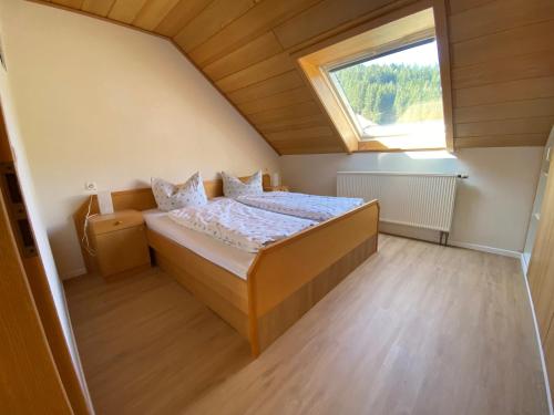 a small bedroom with a bed and a window at Gästehaus Brigitte Schoch in Bad Rippoldsau-Schapbach