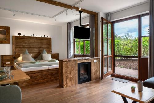 a bedroom with a fireplace and a bed and a tv at Ferienwohnung Am Mehlberg in Hinterzarten