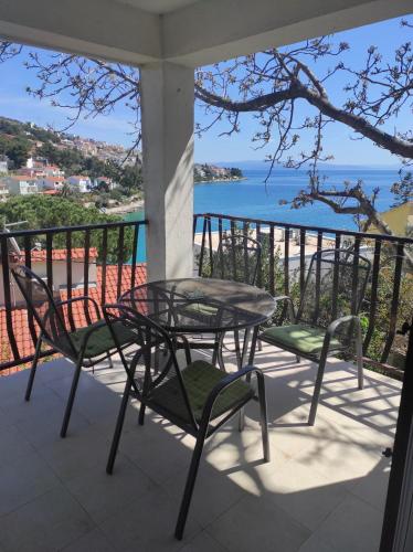 Seaview Apartments