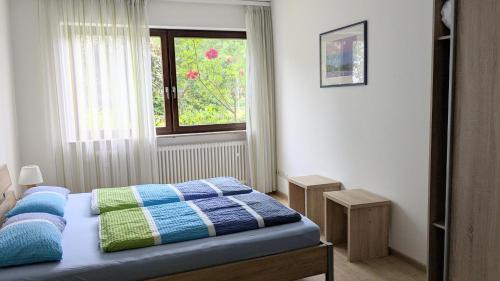 a bedroom with a bed and a window at Ferienwohnung Eppler in Albstadt