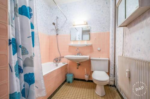 a bathroom with a toilet and a sink and a tub at Apt Morzine 1000 in Morzine
