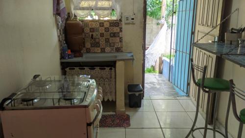 a kitchen with a counter and a table and chairs at Kitinete e suite Recanto do Bem-te-vi in Serra
