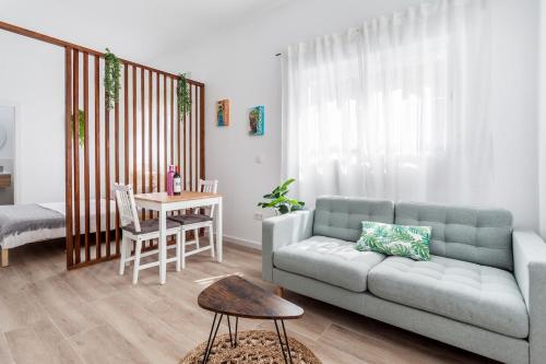 Cozy & new studio apartment next to Turia Gardens