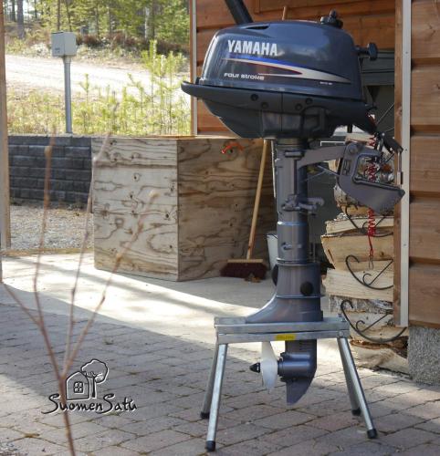 a grill on top of a stand with a camera at PielisLinna in Kolinkylä