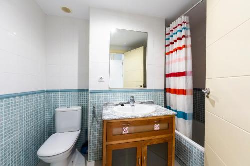 a bathroom with a toilet and a sink and a mirror at Apartamento increible Playazo Vera in Vera