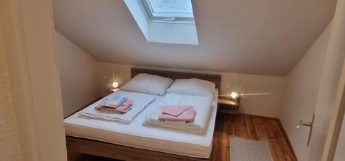 a bedroom with a bed with two pink towels on it at Ferienwohnung Hofidylle in Münstertal