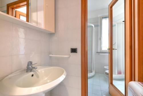 a bathroom with a sink and a toilet at Appartamento Trilo Fucini in Campo nell'Elba