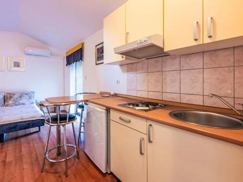 Holiday Home Deleut-4 by Interhome