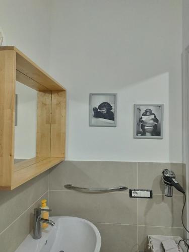 a bathroom with a sink and a mirror at La casa di Nenni in Santa Giusta