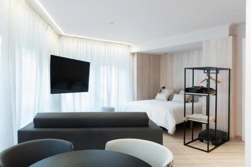 a living room with a couch and a bed at Ca Gracia Bocairent in Bocairent