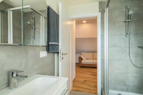 a bathroom with a shower and a white sink at Ferienwohnung Reck in Aulendorf