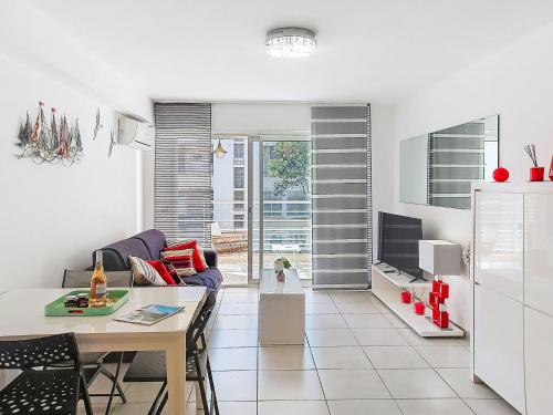 Apartment Le chant de la mer-2 by Interhome