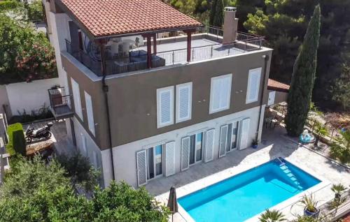Gorgeous Home In Splitska