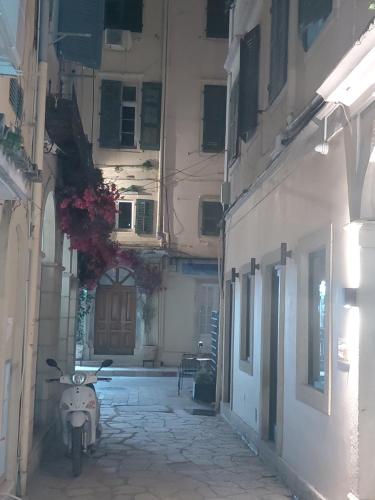 Stay by Liston,Discover the old town of Corfu