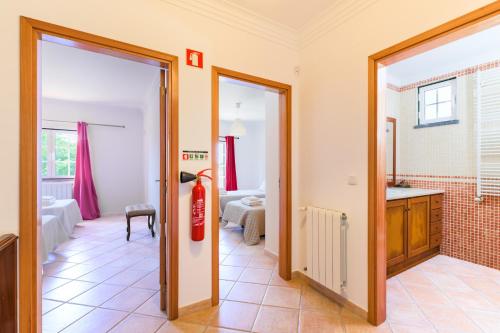 a room with a kitchen and a bathroom with a fire hydrant at Casa Nelson e Esperanca in Vila Nova de Milfontes