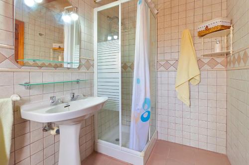 a bathroom with a sink and a shower at Sa Raval in Maria de la Salut