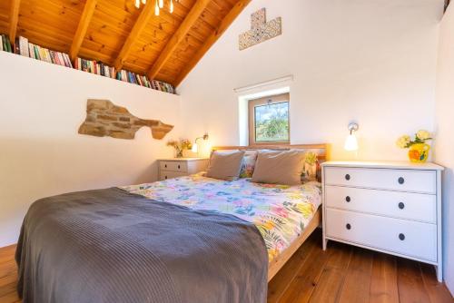 a bedroom with a bed and a wooden ceiling at Finca Las Nuevas Casa Sofia in Alora