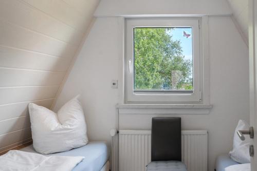 a small room with a window and a chair at Haus Lotte in Wittmund