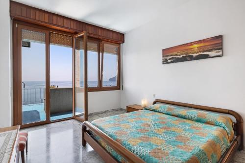 a bedroom with a bed with a view of the ocean at Appartamento stupenda vista mare in Bergeggi