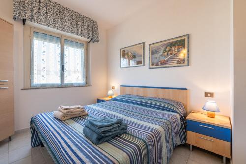 a bedroom with a bed with two towels on it at L'acquario in Villasimius