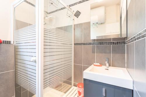 a small bathroom with a shower and a sink at T3 ensoleillé le Vignemale in Lourdes
