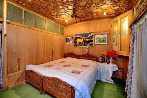 Katil atau katil-katil dalam bilik di Golden Crest DALLAKE