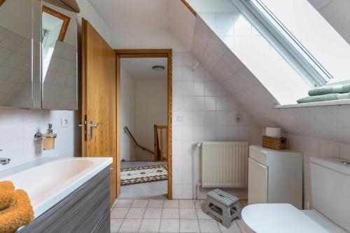 a bathroom with a bath tub and a sink at Haus Deichbrise in Niebüll