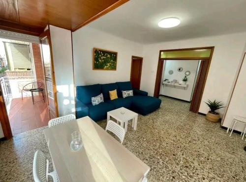 a living room with a blue couch and a table at Hogar dulce hogar. in Águilas