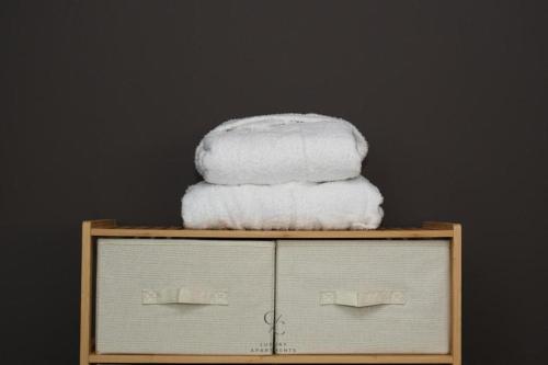a pile of towels sitting on top of a dresser at Gc Luxury Apartments e Spa in Santa Margherita di Belice