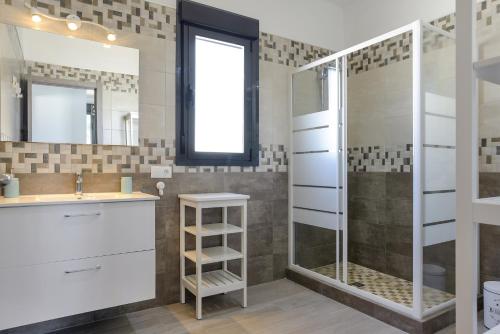 a bathroom with a shower and a sink at Casa Toria in Conil de la Frontera