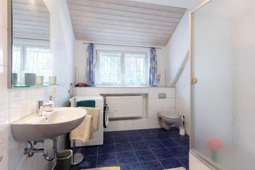 a bathroom with a sink and a toilet at Ferienwohnung Weinbergblick in Auggen