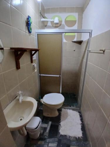 a bathroom with a toilet and a sink and a shower at Roses hostel e pousada in Pipa