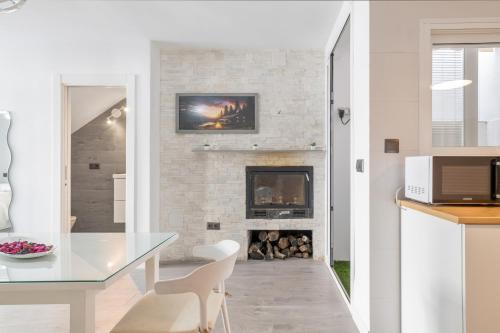 a kitchen and dining room with a fireplace at Apartamentos Serranía in Ronda