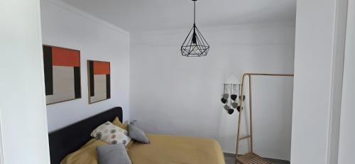 a bedroom with a bed and a lamp at Cantinho de Paz in São Marcos do Campo