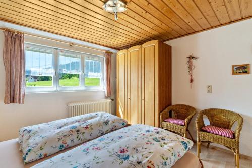 a bedroom with a bed and two chairs at Brujosenhof in Oppenau