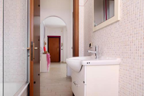 a bathroom with a sink and a mirror at Mariva in Germignaga