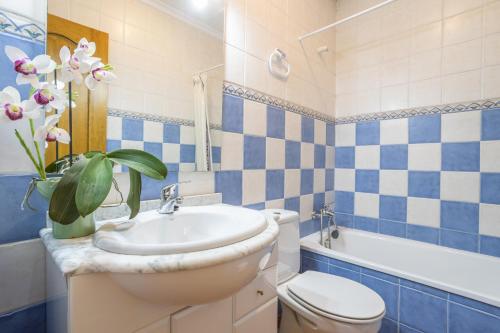 a bathroom with a sink and a toilet and a tub at Apartment Nieves 2 in Nerja
