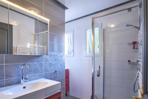 a bathroom with a sink and a shower at Au printemps Japonais in Pierre-Châtel