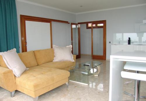 a living room with a couch and a glass table at Villa Bea ii in San Bartolomé