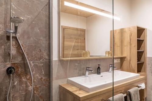 a bathroom with a sink and a shower at Ferienwohnung Hirsch-Loge in Pflach