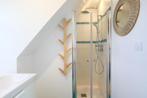 a bathroom with a shower and a mirror at Ker Lotig in Locquirec