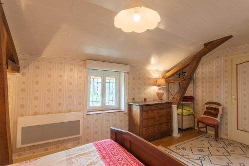 a bedroom with a bed and a window at O’bord Du Gave in Saucède