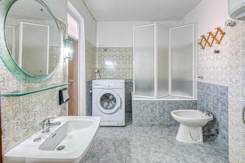 a bathroom with a washing machine and a sink at Cod 278 al centro del paese in Ugento